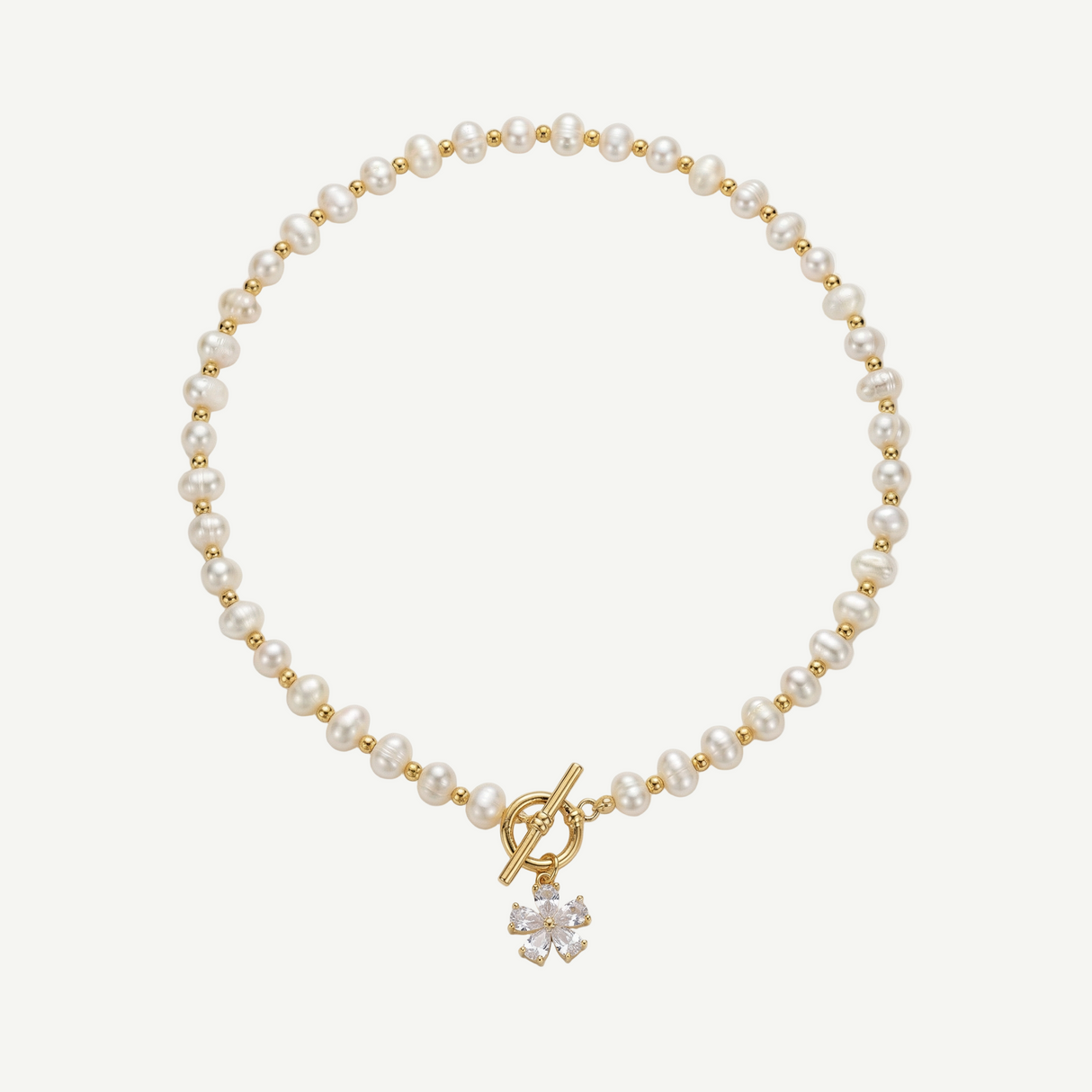 Collar de perlas freshwater naturales 6–7 mm calidad A-, blanco natural con cierre dorado. Diseño clásico, minimalista y ligero