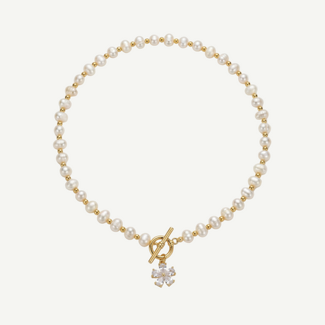 Collar de perlas freshwater naturales 6–7 mm calidad A-, blanco natural con cierre dorado. Diseño clásico, minimalista y ligero