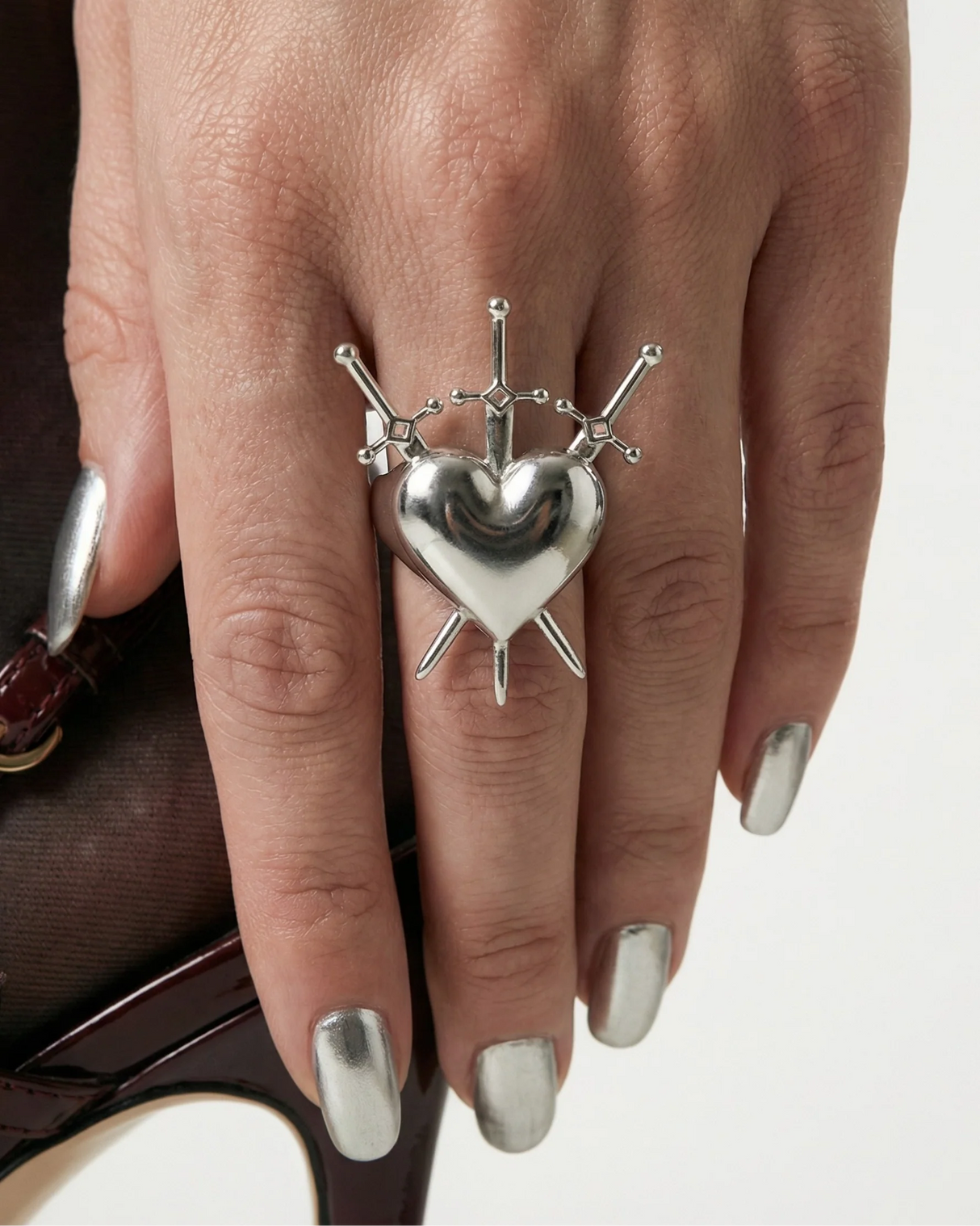 El anillo de las 3 espadas del corazón - Selenova