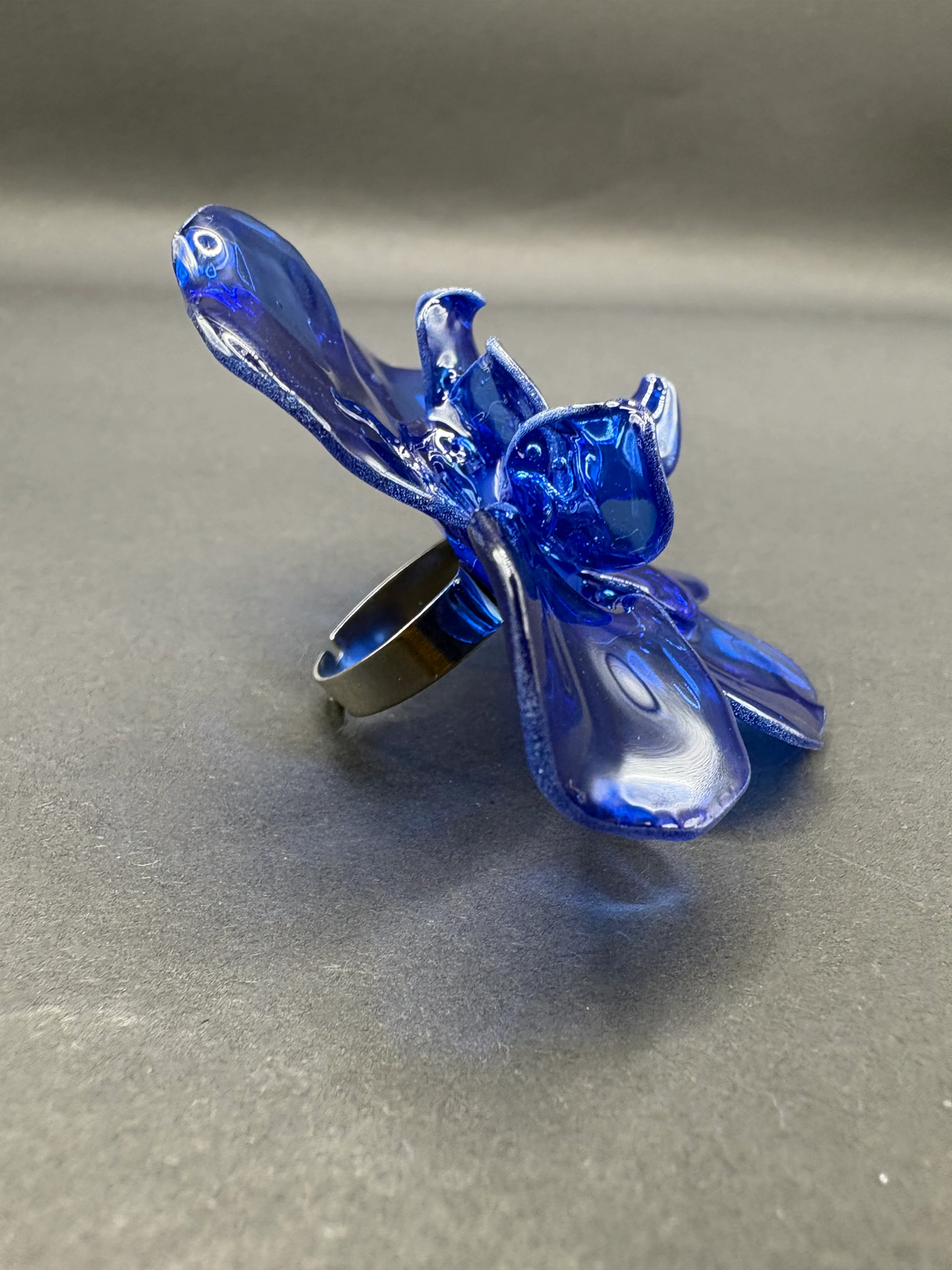 Anillo Magnolia Azul Marino - Basoie Concept