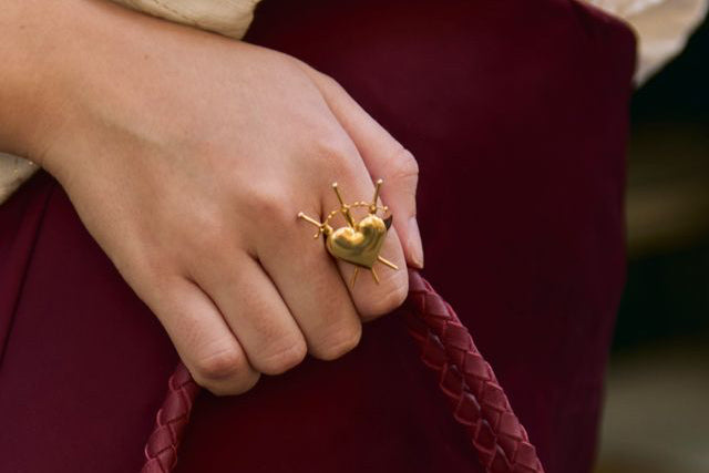 El anillo de las 3 espadas del corazón - Selenova