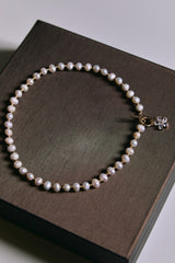 Collar de Perlas de Agua Dulce con Cierre Flor