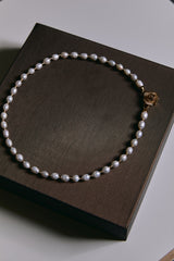 Collar de Perlas de Agua Dulce con Cierre Floral
