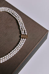 Collar Triple de Perlas de Agua Dulce
