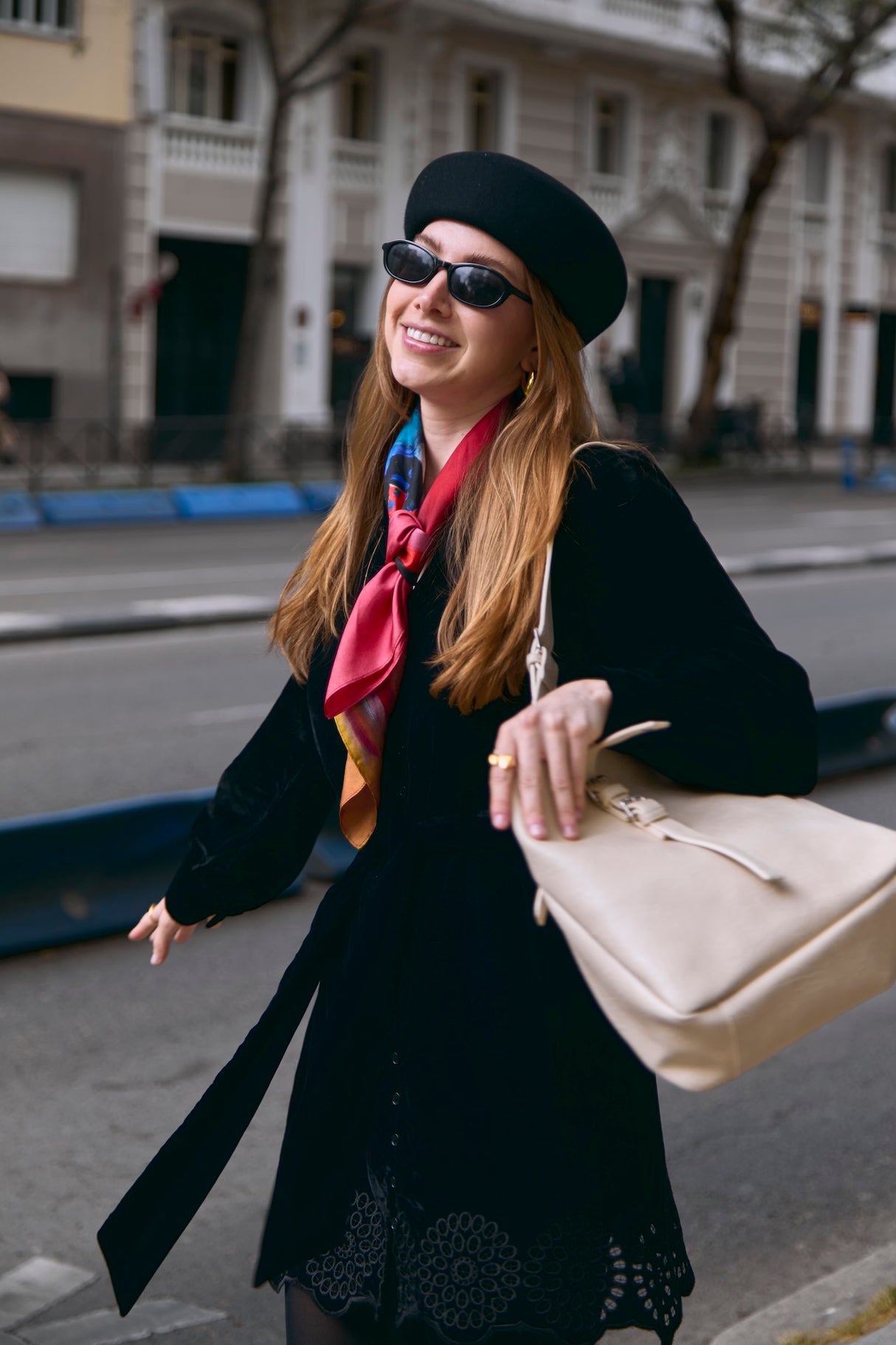 Bolso Buckle Soft Tote — Beige Arena