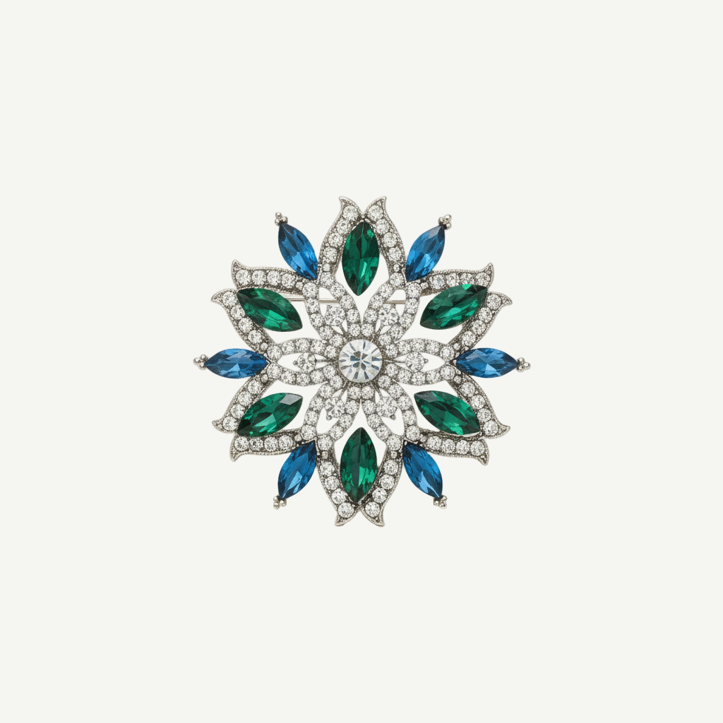 Broche Estrella Real con circonitas blancas, verdes y azules en diseño estrella floral, base de aleación noble. Elegante y llamativo, ideal para abrigos, vestidos y looks especiales.