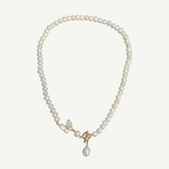 Collar de perlas freshwater naturales 6–7 mm con cierre dorado. Perlas A-, brillo suave y diseño elegante y atemporal. Ligero y versátil.