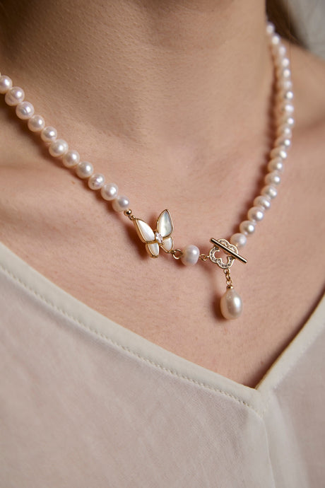 Collar de Perlas de Agua Dulce en Mariposa