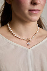 Collar de Perlas de Agua Dulce con Cierre Flor